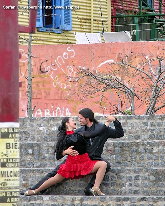 Buenos Aires - Tango Tango is ontstaan in Buenos Aires. In La Boca vind je nog steeds vele tangoclubs en tango dansers op de straat. Stefan Cruysberghs